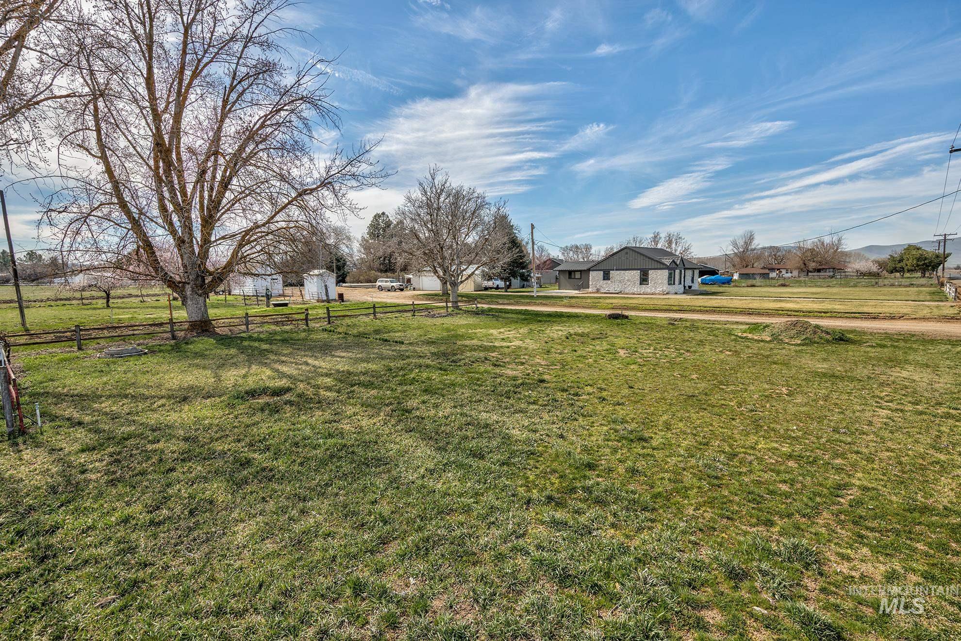 1009 County Road 70, Weiser, Idaho 83672, 3 Bedrooms, 2 Bathrooms, Residential For Sale, Price $469,000, 98979129