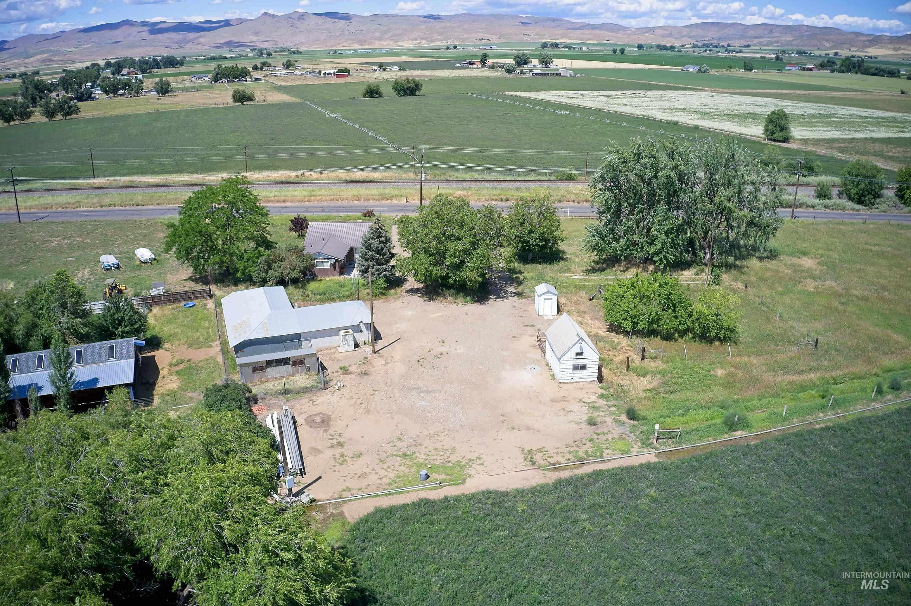 1009 County Road 70, Weiser, Idaho 83672, 3 Bedrooms, 2 Bathrooms, Residential For Sale, Price $469,000, 98979129