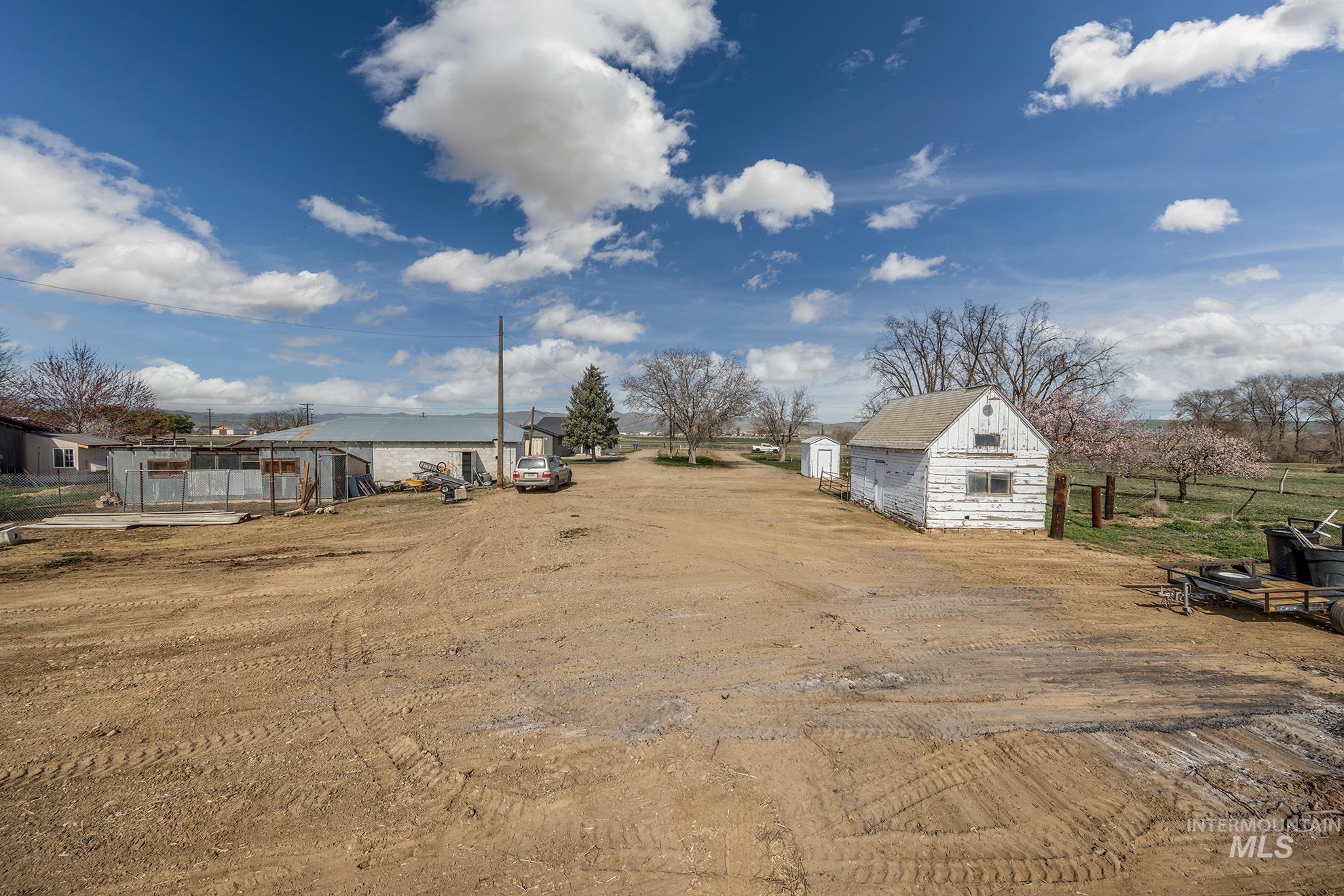 1009 County Road 70, Weiser, Idaho 83672, 3 Bedrooms, 2 Bathrooms, Residential For Sale, Price $469,000, 98979129