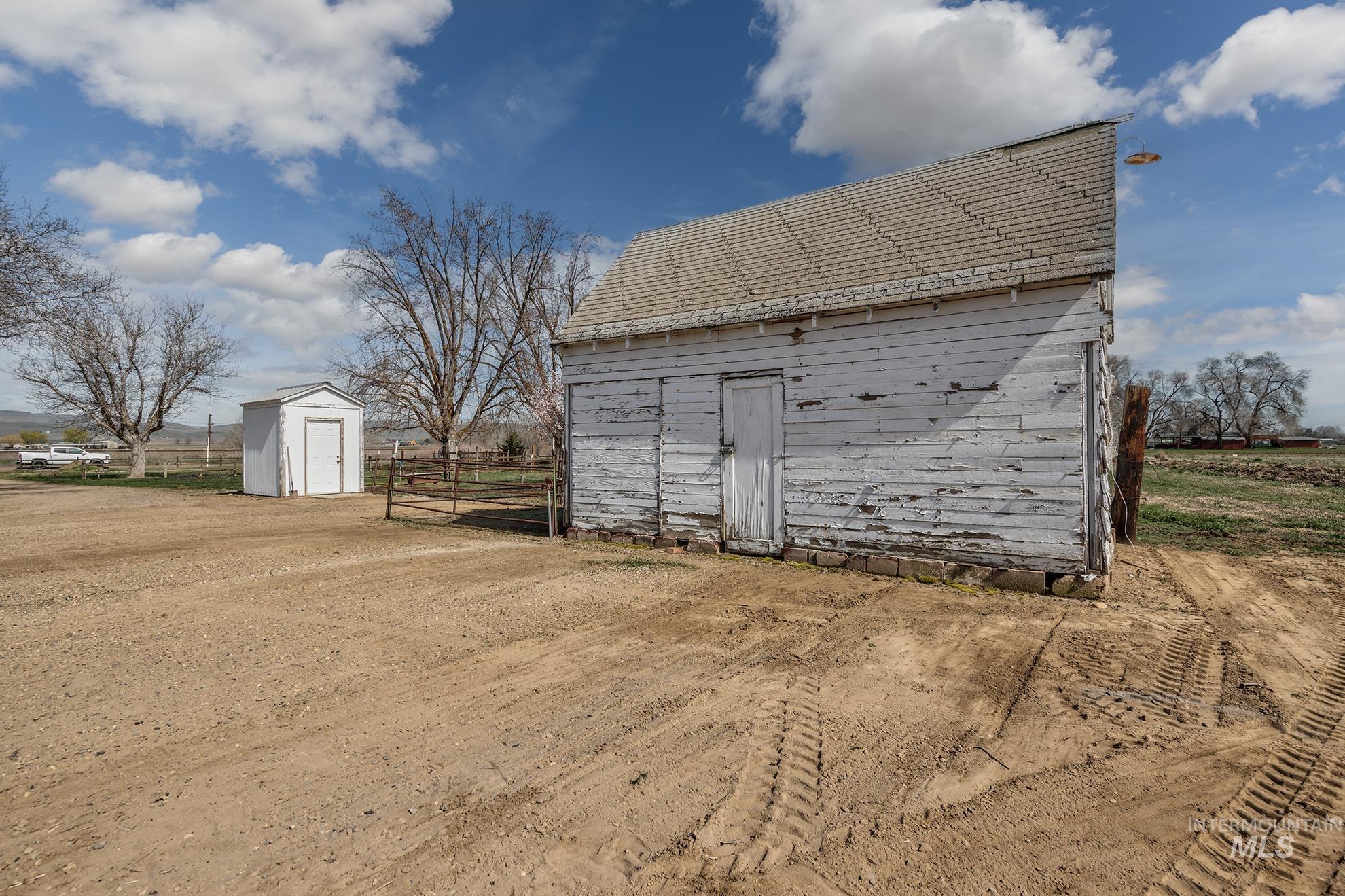 1009 County Road 70, Weiser, Idaho 83672, 3 Bedrooms, 2 Bathrooms, Residential For Sale, Price $469,000, 98979129
