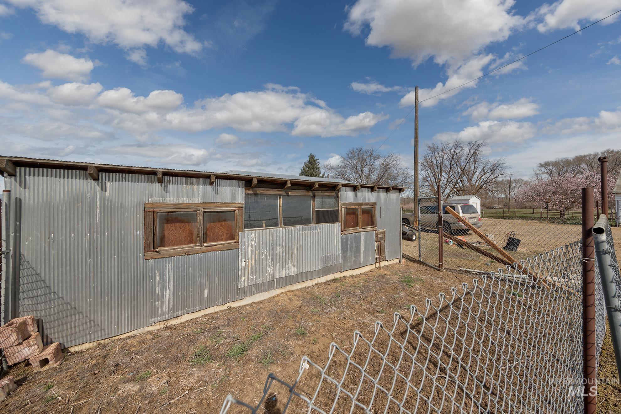 1009 County Road 70, Weiser, Idaho 83672, 3 Bedrooms, 2 Bathrooms, Residential For Sale, Price $469,000, 98979129
