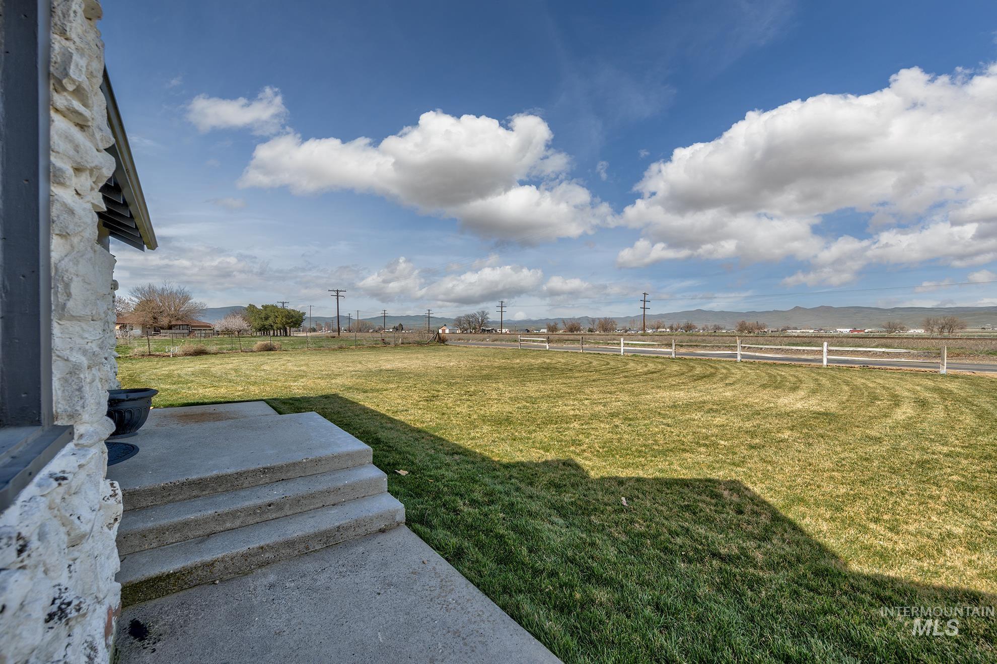 1009 County Road 70, Weiser, Idaho 83672, 3 Bedrooms, 2 Bathrooms, Residential For Sale, Price $469,000, 98979129