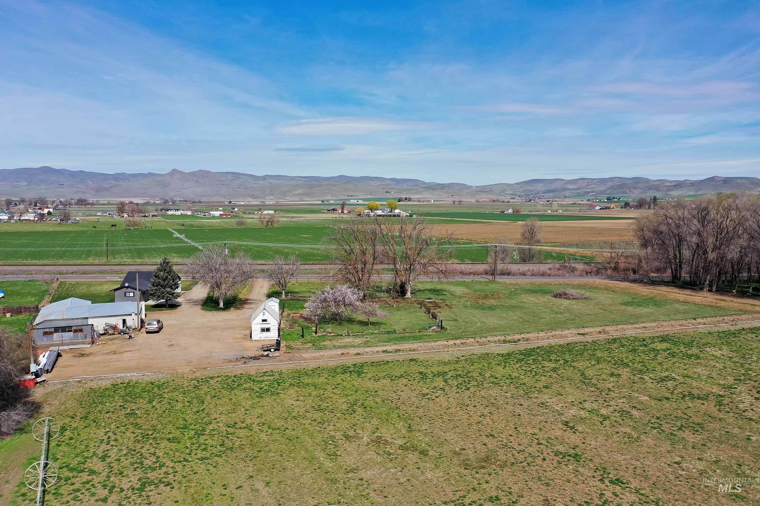 1009 County Road 70, Weiser, Idaho 83672, 3 Bedrooms, 2 Bathrooms, Residential For Sale, Price $469,000, 98979129