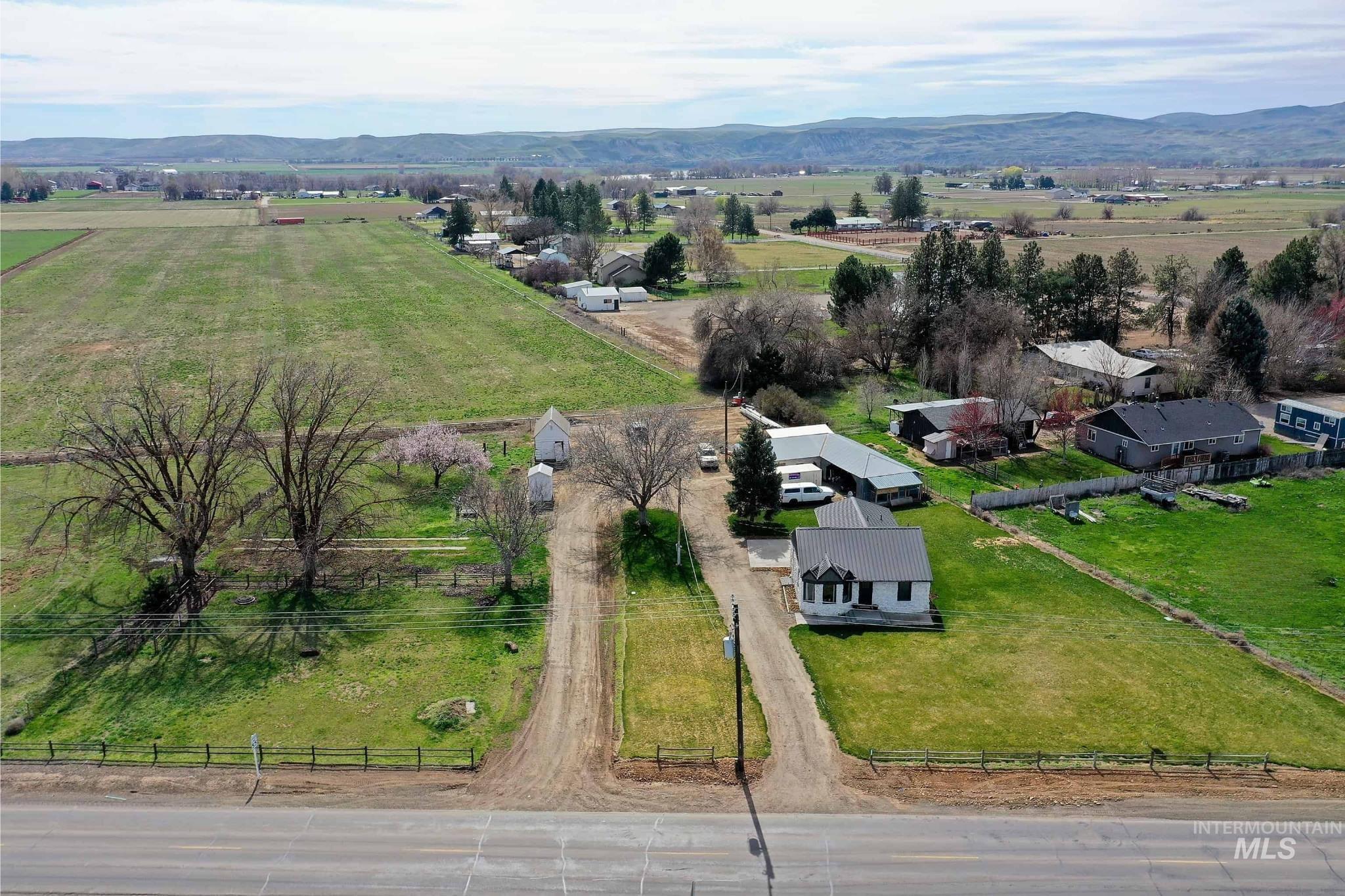 1009 County Road 70, Weiser, Idaho 83672, 3 Bedrooms, 2 Bathrooms, Residential For Sale, Price $469,000, 98979129