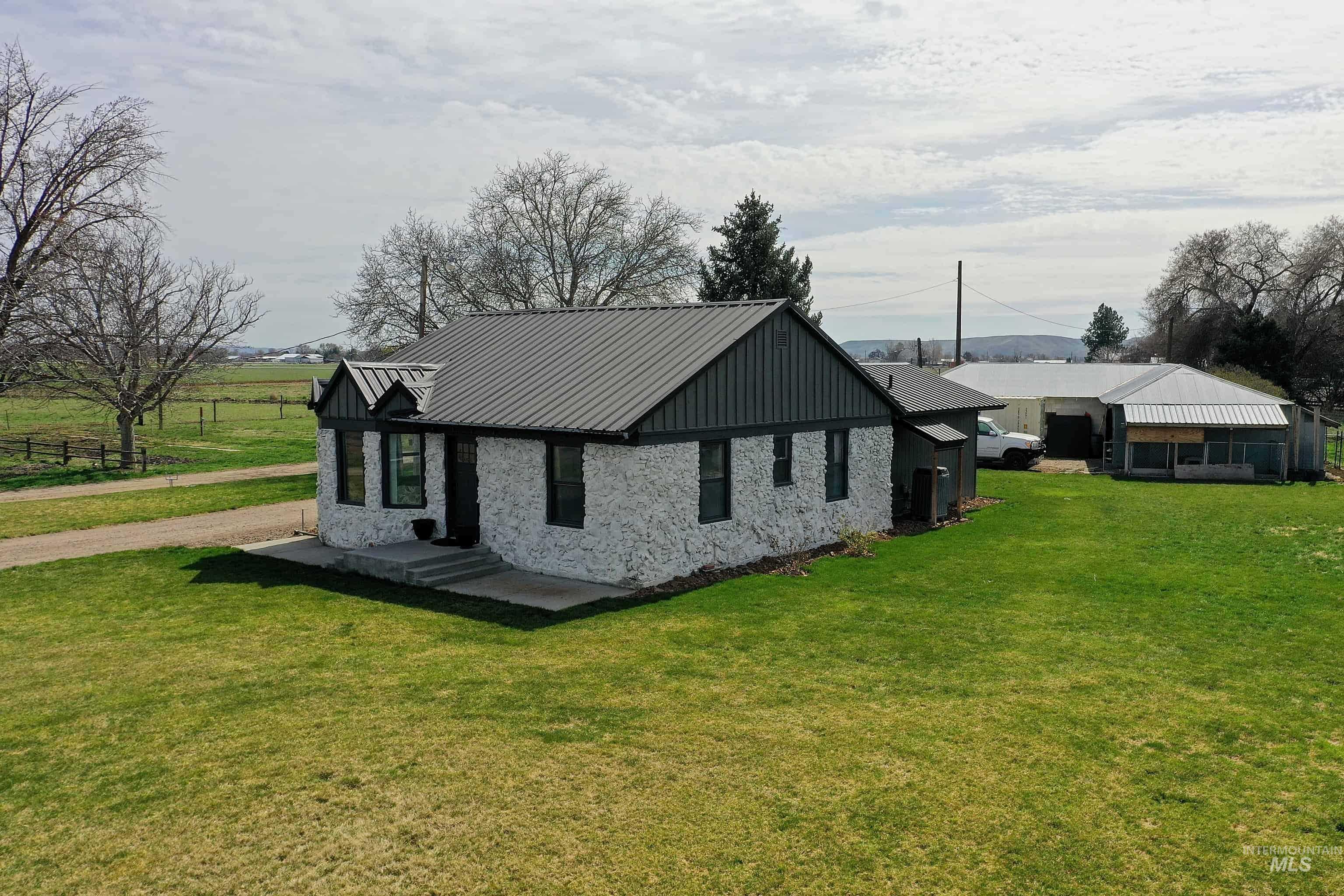 1009 County Road 70, Weiser, Idaho 83672, 3 Bedrooms, 2 Bathrooms, Residential For Sale, Price $469,000, 98979129