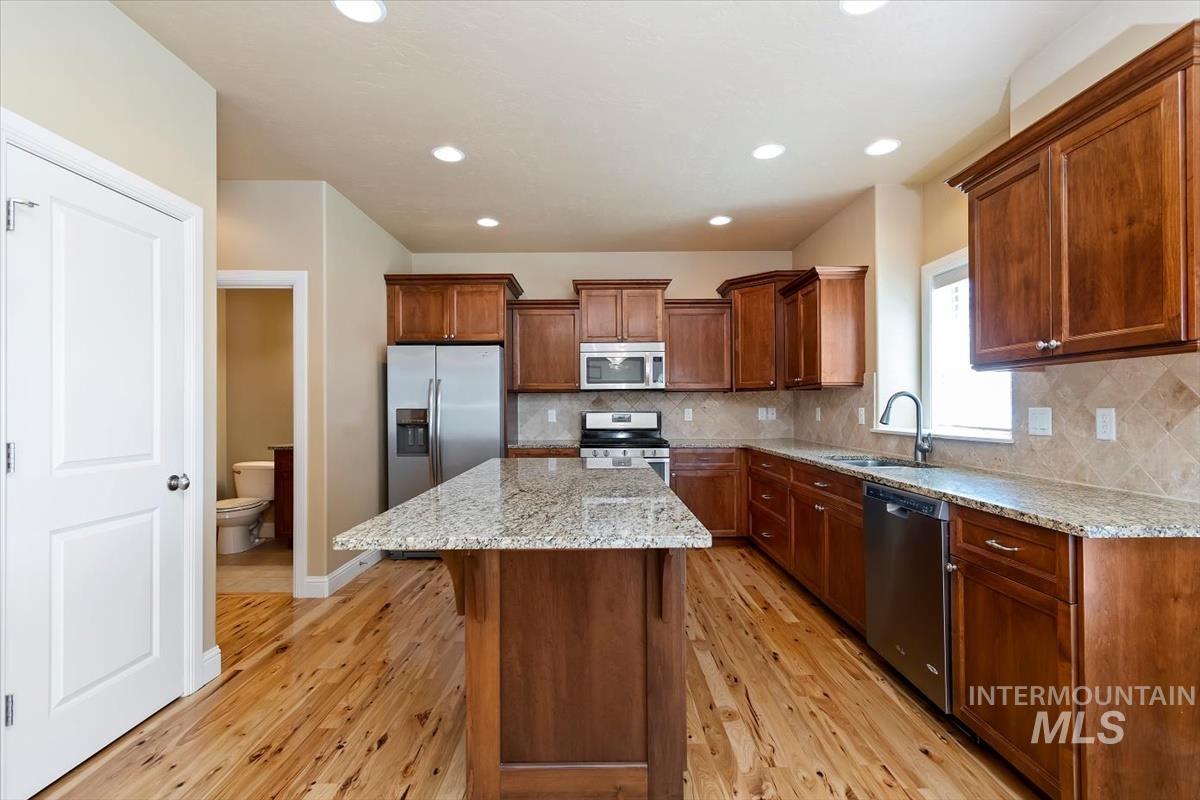 18794 Smiley Peak Ave, Nampa, Idaho 83687-5152, 3 Bedrooms, 2.5 Bathrooms, Residential For Sale, Price $466,900, 98979135