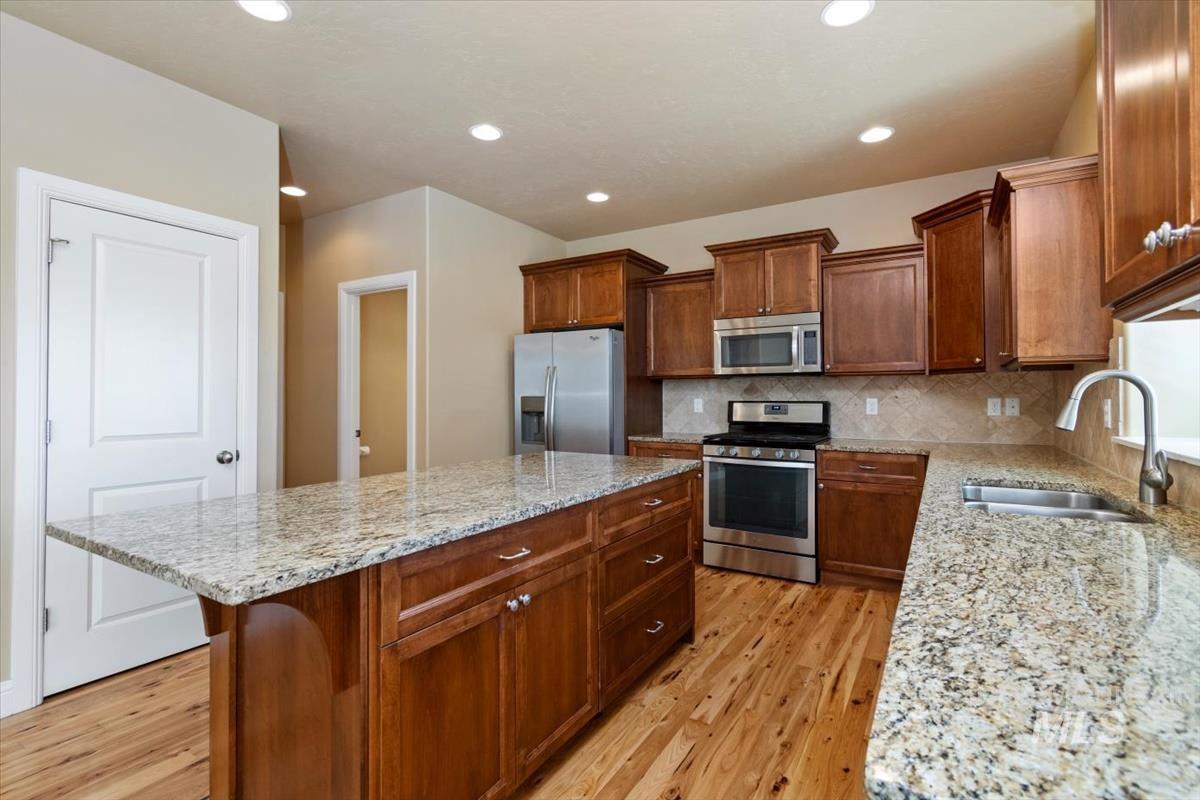 18794 Smiley Peak Ave, Nampa, Idaho 83687-5152, 3 Bedrooms, 2.5 Bathrooms, Residential For Sale, Price $466,900, 98979135