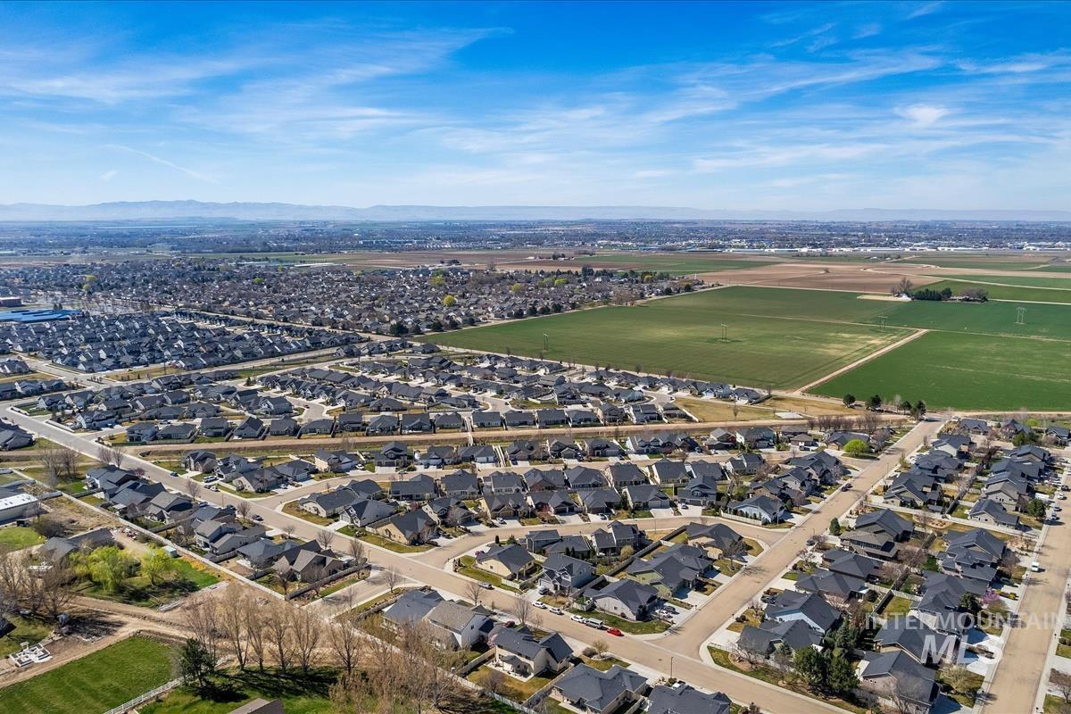 18794 Smiley Peak Ave, Nampa, Idaho 83687-5152, 3 Bedrooms, 2.5 Bathrooms, Residential For Sale, Price $479,900, 98979135