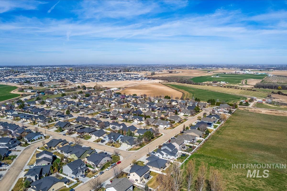 18794 Smiley Peak Ave, Nampa, Idaho 83687-5152, 3 Bedrooms, 2.5 Bathrooms, Residential For Sale, Price $479,900, 98979135