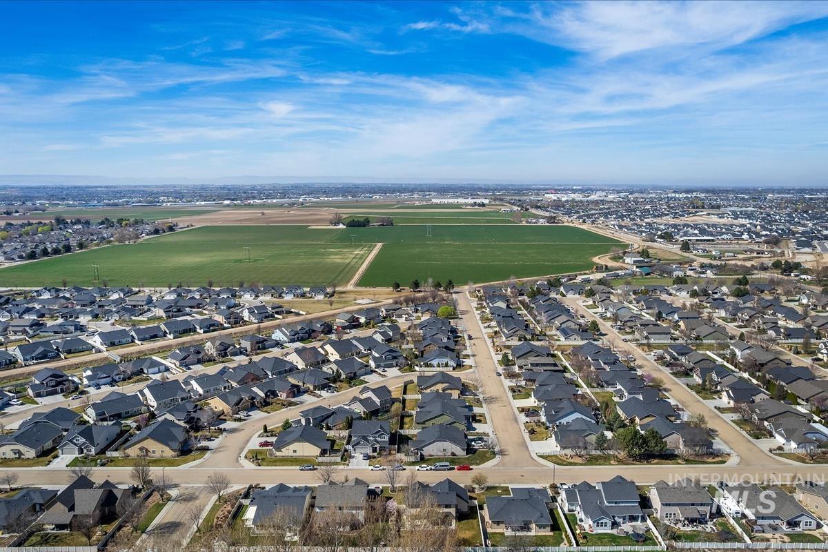 18794 Smiley Peak Ave, Nampa, Idaho 83687-5152, 3 Bedrooms, 2.5 Bathrooms, Residential For Sale, Price $479,900, 98979135