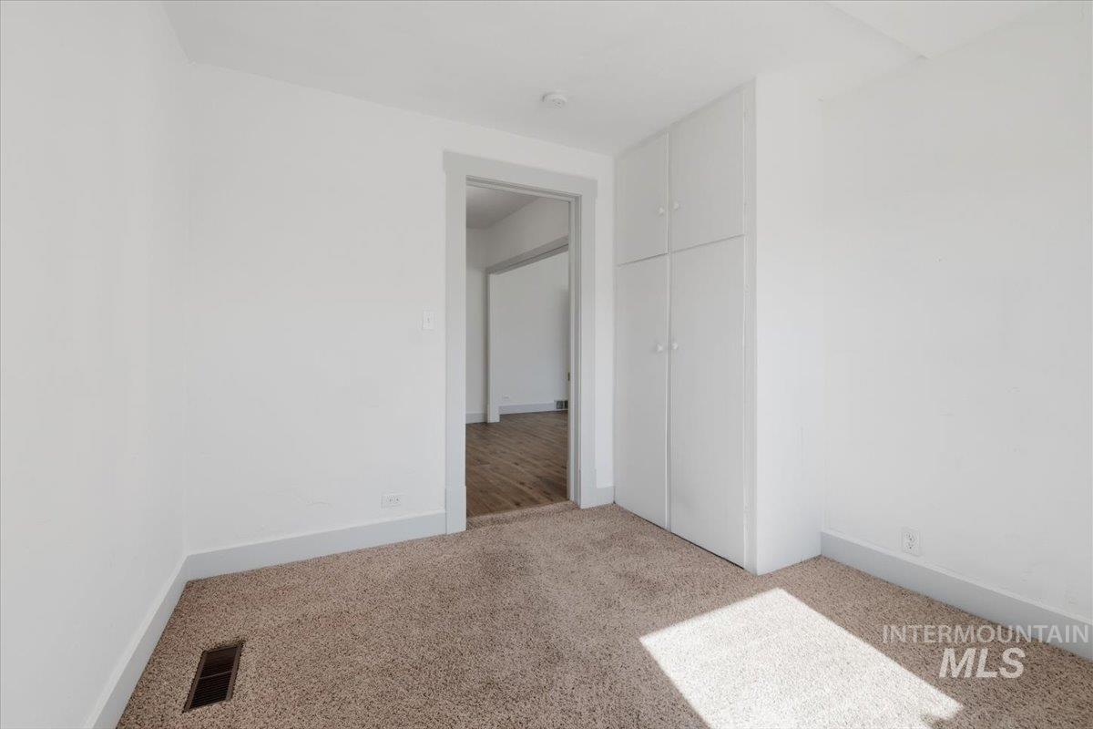 1011 10th Ave South, Nampa, Idaho 83651, 2 Bedrooms, 1 Bathroom, Residential Income For Sale, Price $369,900,MLS 98979136