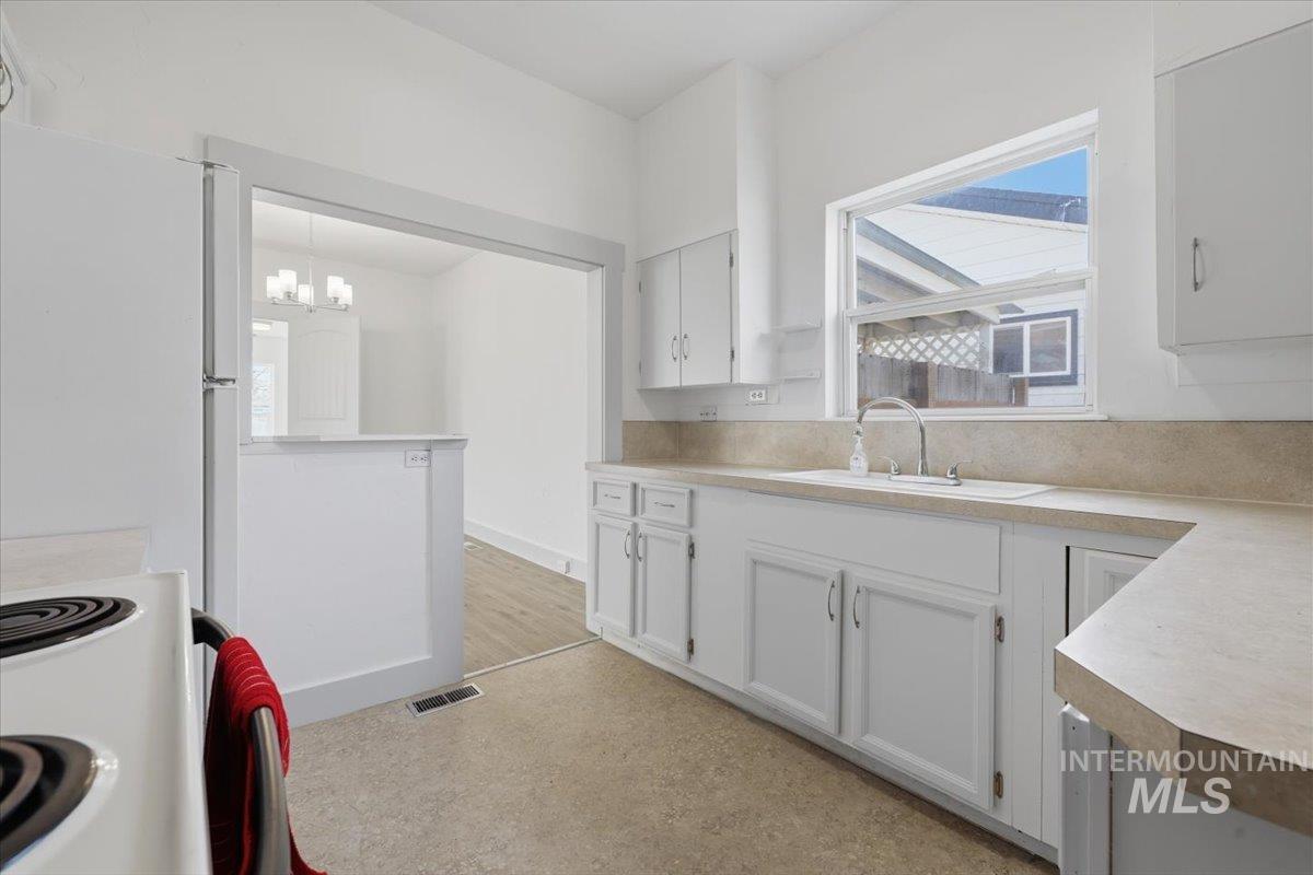 1011 10th Ave South, Nampa, Idaho 83651, 2 Bedrooms, 1 Bathroom, Residential Income For Sale, Price $369,900,MLS 98979136