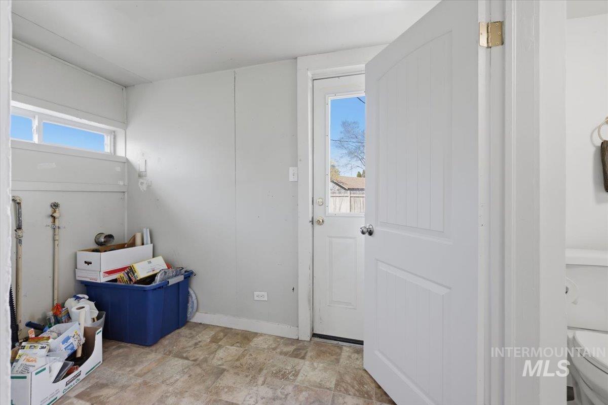 1011 10th Ave South, Nampa, Idaho 83651, 2 Bedrooms, 1 Bathroom, Residential Income For Sale, Price $369,900,MLS 98979136