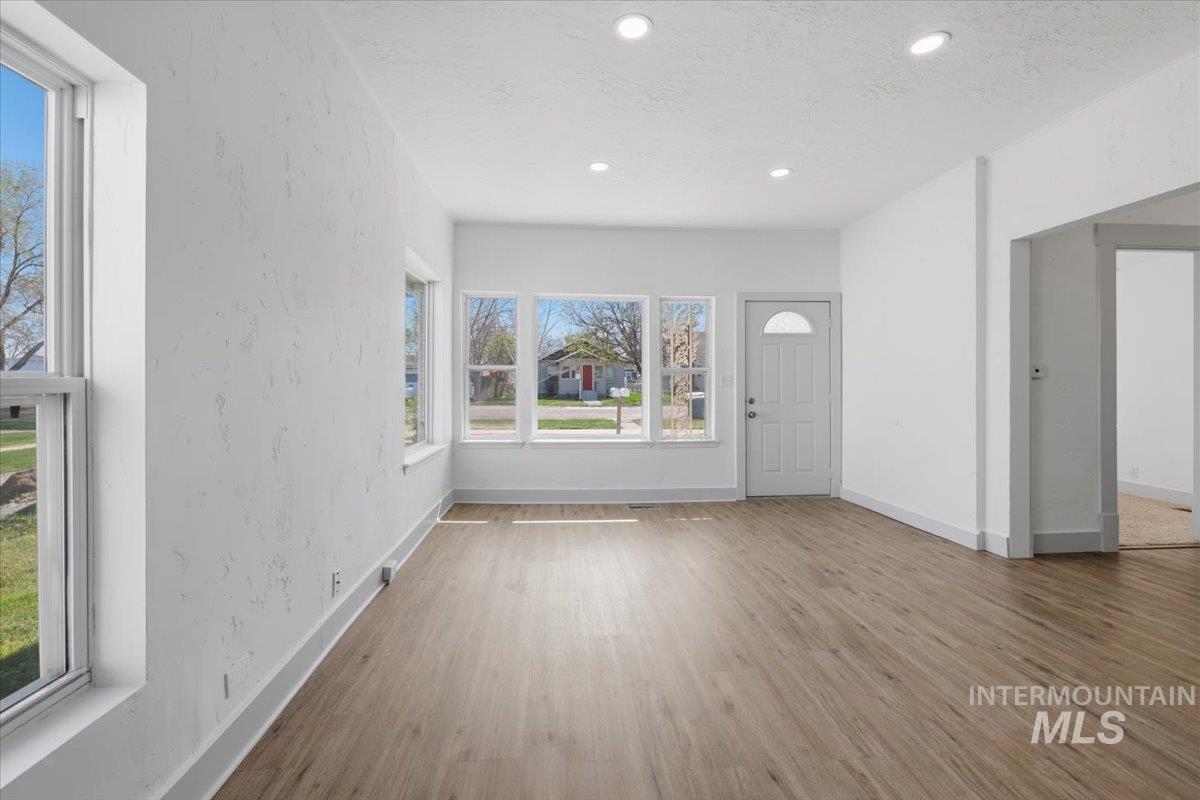 1011 10th Ave South, Nampa, Idaho 83651, 2 Bedrooms, 1 Bathroom, Residential Income For Sale, Price $369,900,MLS 98979136