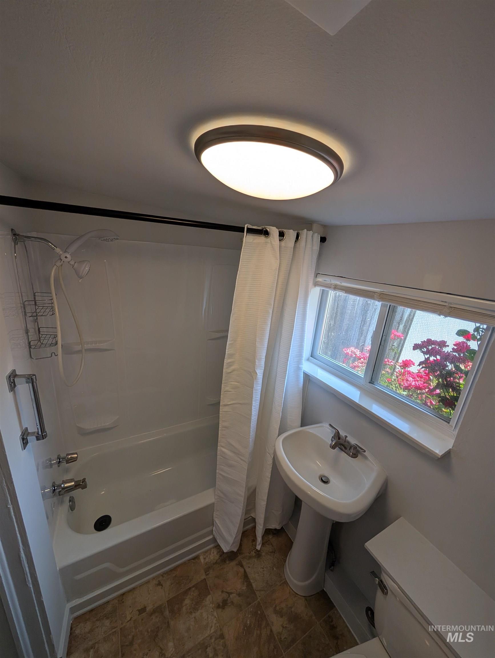 1011 10th Ave South, Nampa, Idaho 83651, 2 Bedrooms, 1 Bathroom, Residential Income For Sale, Price $369,900,MLS 98979136