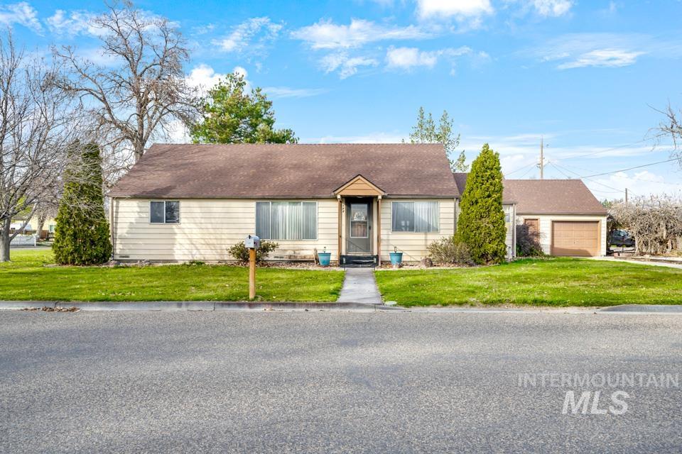 489 NW 4th Ave, Ontario, Oregon 97914, 3 Bedrooms, 1.5 Bathrooms, Residential For Sale, Price $320,000, 98979137