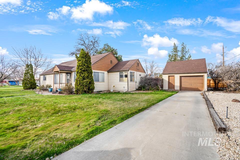 489 NW 4th Ave, Ontario, Oregon 97914, 3 Bedrooms, 1.5 Bathrooms, Residential For Sale, Price $299,900,MLS 98979137