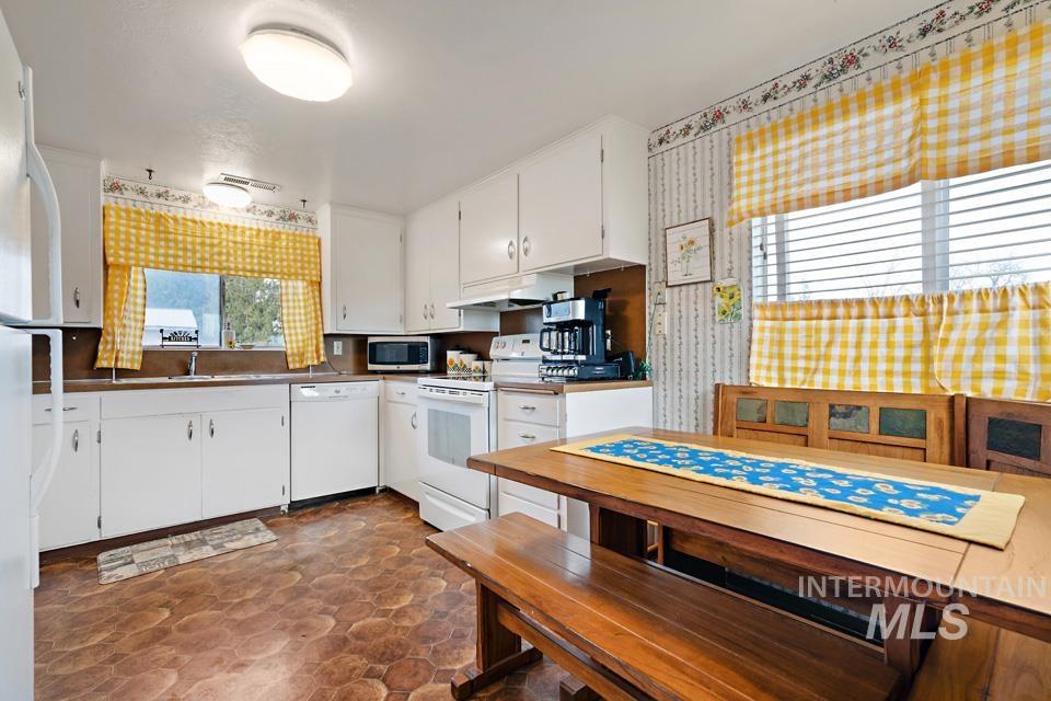 489 NW 4th Ave, Ontario, Oregon 97914, 3 Bedrooms, 1.5 Bathrooms, Residential For Sale, Price $320,000, 98979137