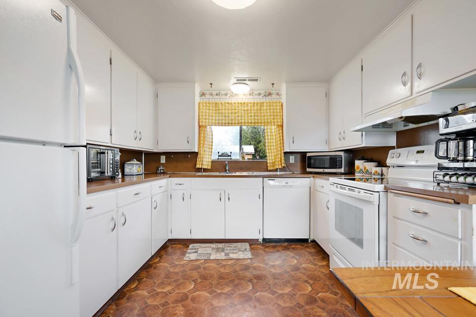 489 NW 4th Ave, Ontario, Oregon 97914, 3 Bedrooms, 1.5 Bathrooms, Residential For Sale, Price $309,900,MLS 98979137