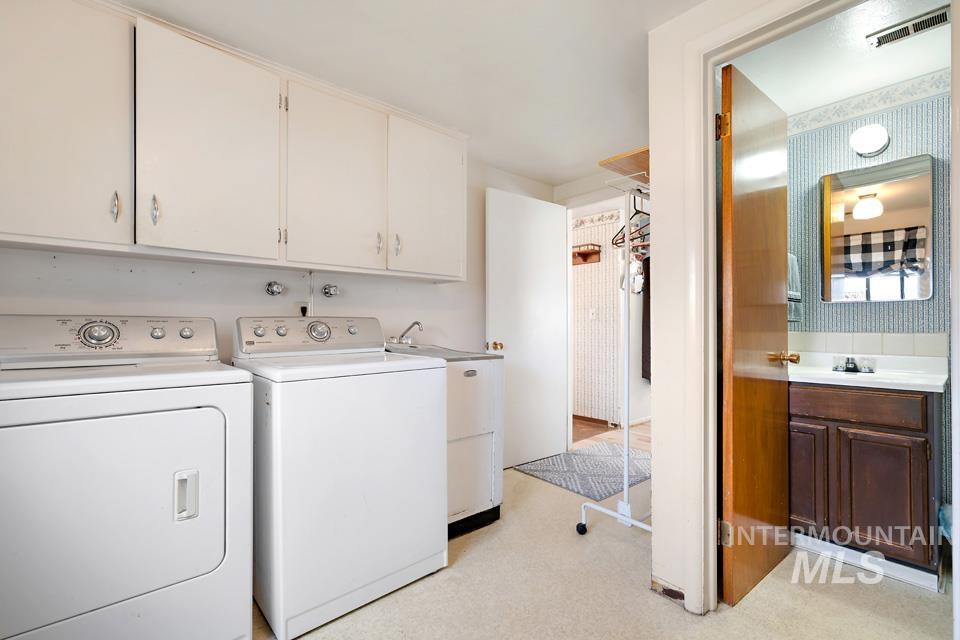 489 NW 4th Ave, Ontario, Oregon 97914, 3 Bedrooms, 1.5 Bathrooms, Residential For Sale, Price $320,000, 98979137