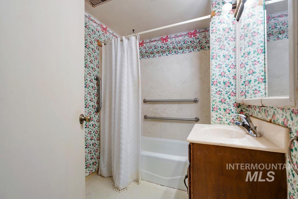 489 NW 4th Ave, Ontario, Oregon 97914, 3 Bedrooms, 1.5 Bathrooms, Residential For Sale, Price $320,000, 98979137