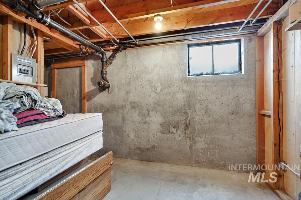 489 NW 4th Ave, Ontario, Oregon 97914, 3 Bedrooms, 1.5 Bathrooms, Residential For Sale, Price $320,000, 98979137