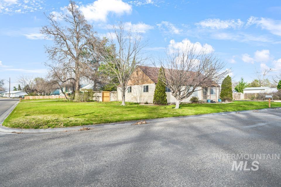 489 NW 4th Ave, Ontario, Oregon 97914, 3 Bedrooms, 1.5 Bathrooms, Residential For Sale, Price $320,000, 98979137