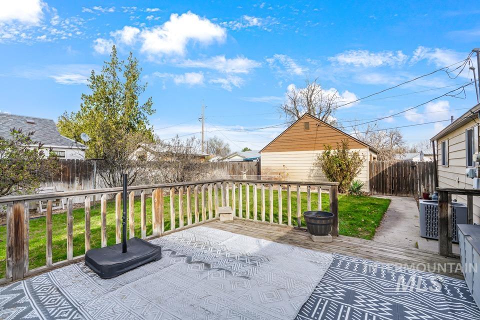 489 NW 4th Ave, Ontario, Oregon 97914, 3 Bedrooms, 1.5 Bathrooms, Residential For Sale, Price $320,000, 98979137