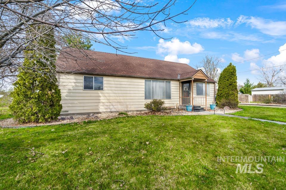 489 NW 4th Ave, Ontario, Oregon 97914, 3 Bedrooms, 1.5 Bathrooms, Residential For Sale, Price $309,900,MLS 98979137