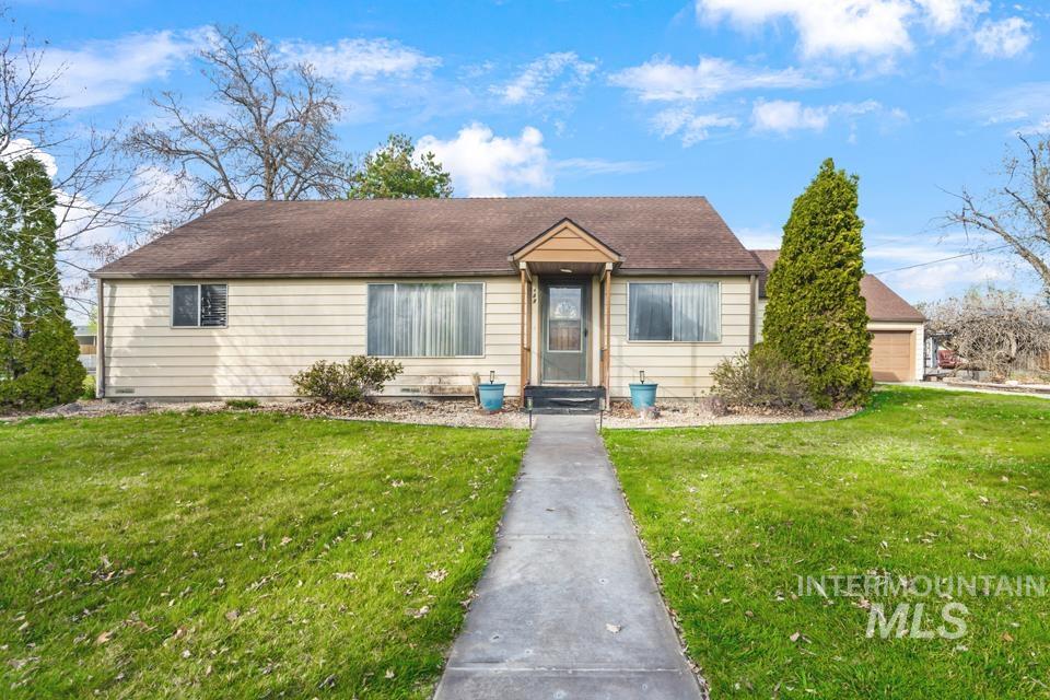 489 NW 4th Ave, Ontario, Oregon 97914, 3 Bedrooms, 1.5 Bathrooms, Residential For Sale, Price $320,000, 98979137