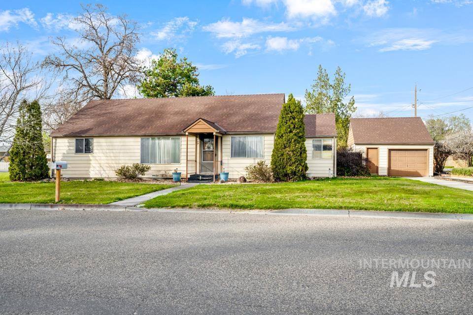 489 NW 4th Ave, Ontario, Oregon 97914, 3 Bedrooms, 1.5 Bathrooms, Residential For Sale, Price $320,000, 98979137