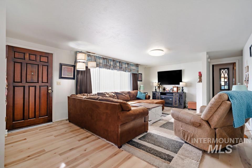 489 NW 4th Ave, Ontario, Oregon 97914, 3 Bedrooms, 1.5 Bathrooms, Residential For Sale, Price $320,000, 98979137