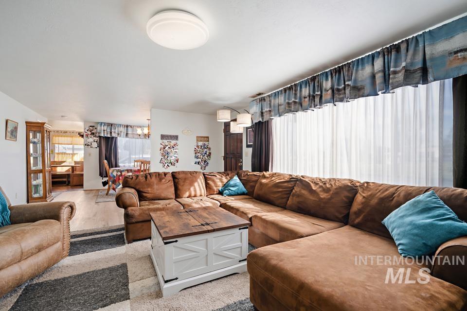 489 NW 4th Ave, Ontario, Oregon 97914, 3 Bedrooms, 1.5 Bathrooms, Residential For Sale, Price $320,000, 98979137