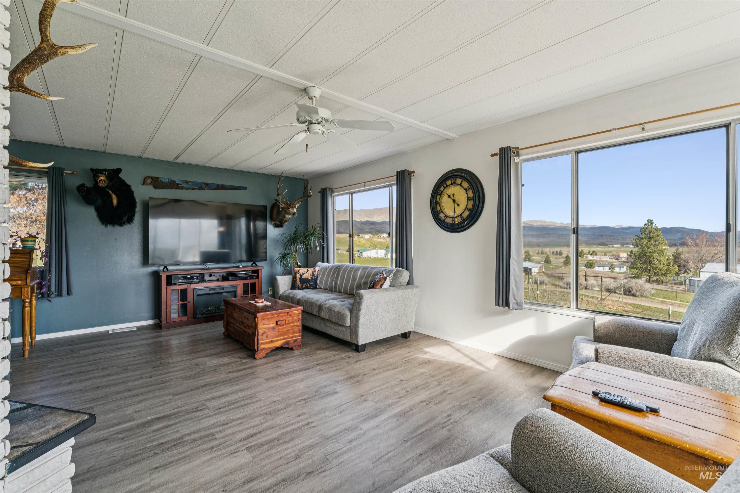 5315 Montour, Emmett, Idaho 83617, 3 Bedrooms, 2 Bathrooms, Residential For Sale, Price $499,999,MLS 98979139