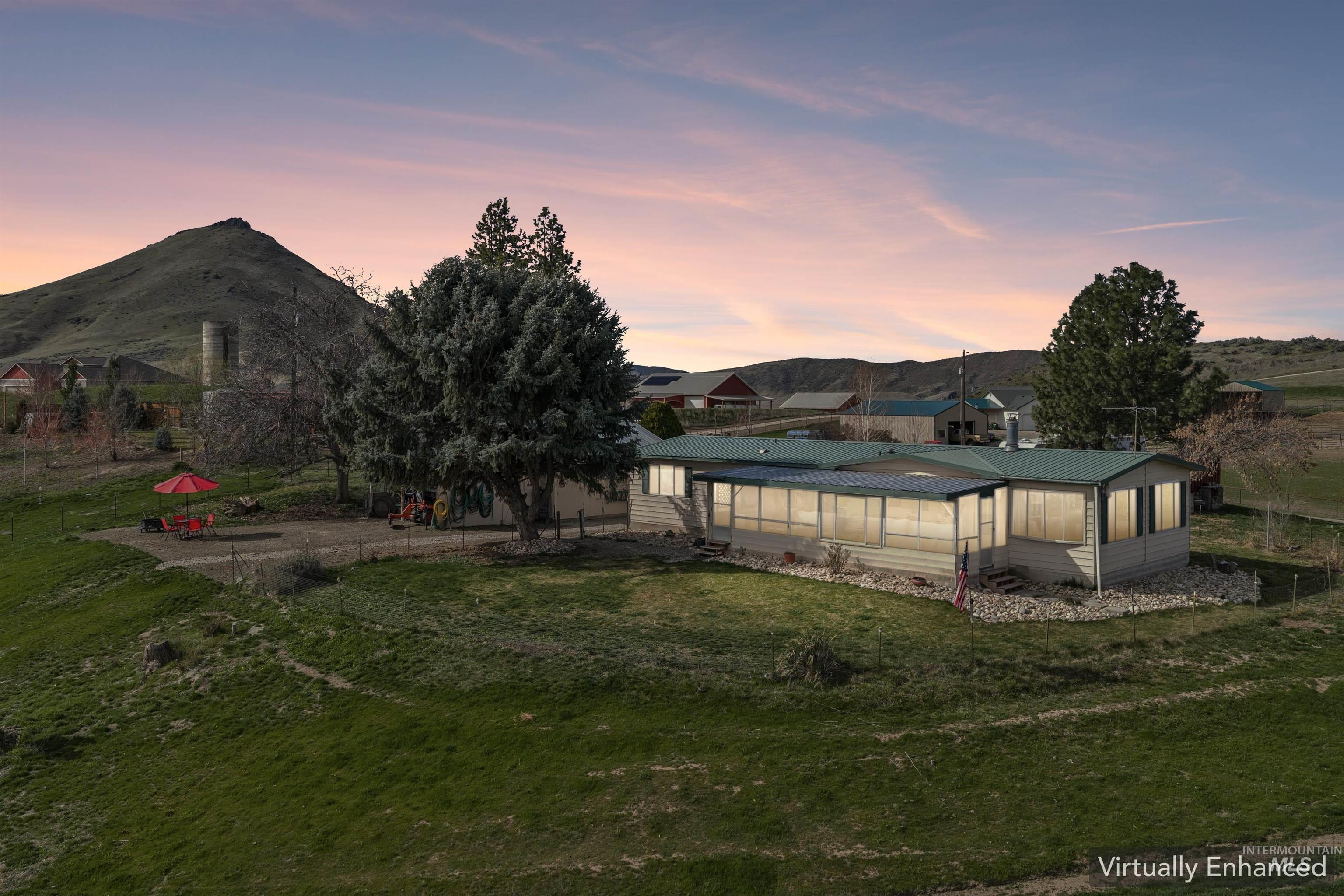 5315 Montour, Emmett, Idaho 83617, 3 Bedrooms, 2 Bathrooms, Residential For Sale, Price $499,999,MLS 98979139