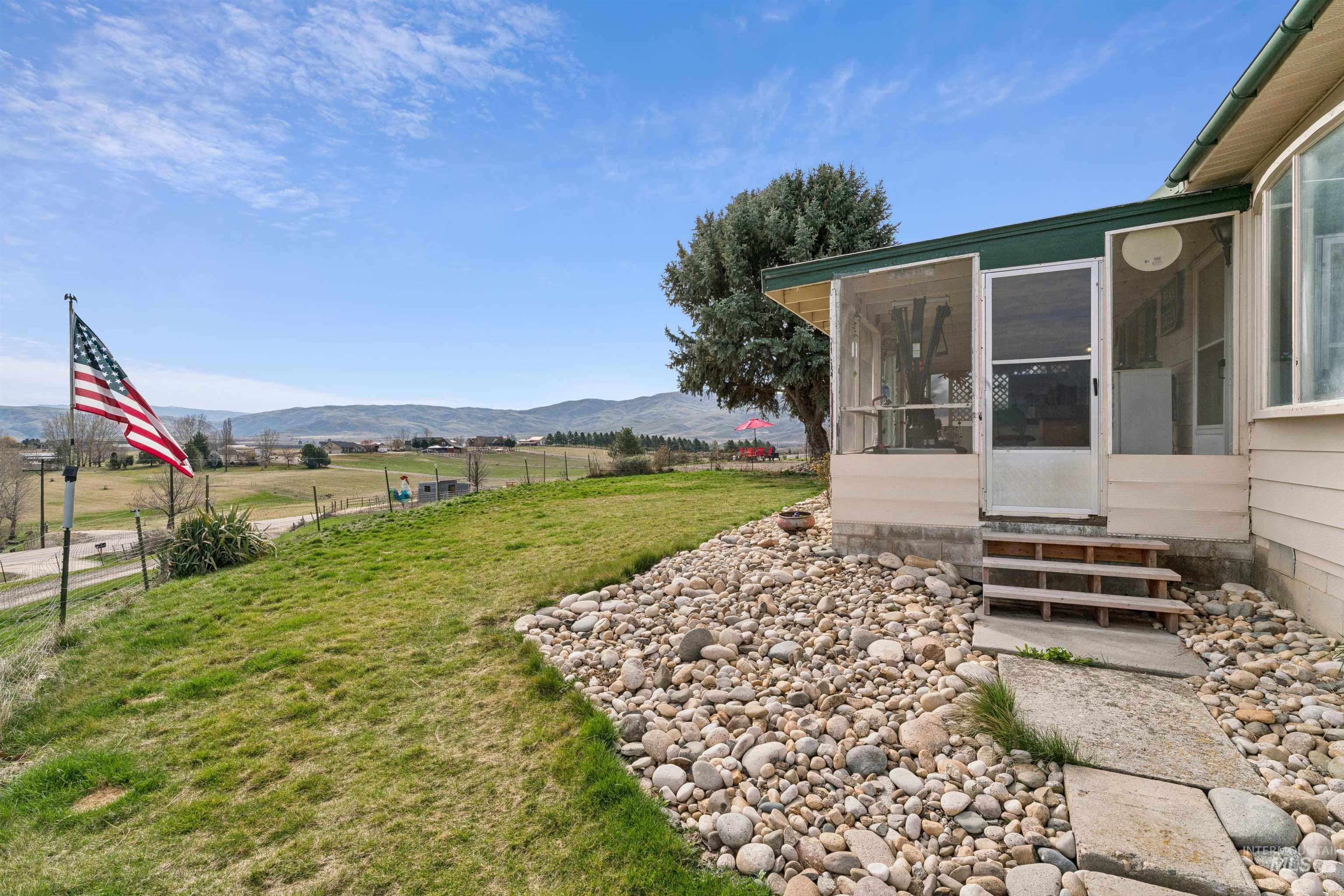 5315 Montour, Emmett, Idaho 83617, 3 Bedrooms, 2 Bathrooms, Residential For Sale, Price $499,999,MLS 98979139