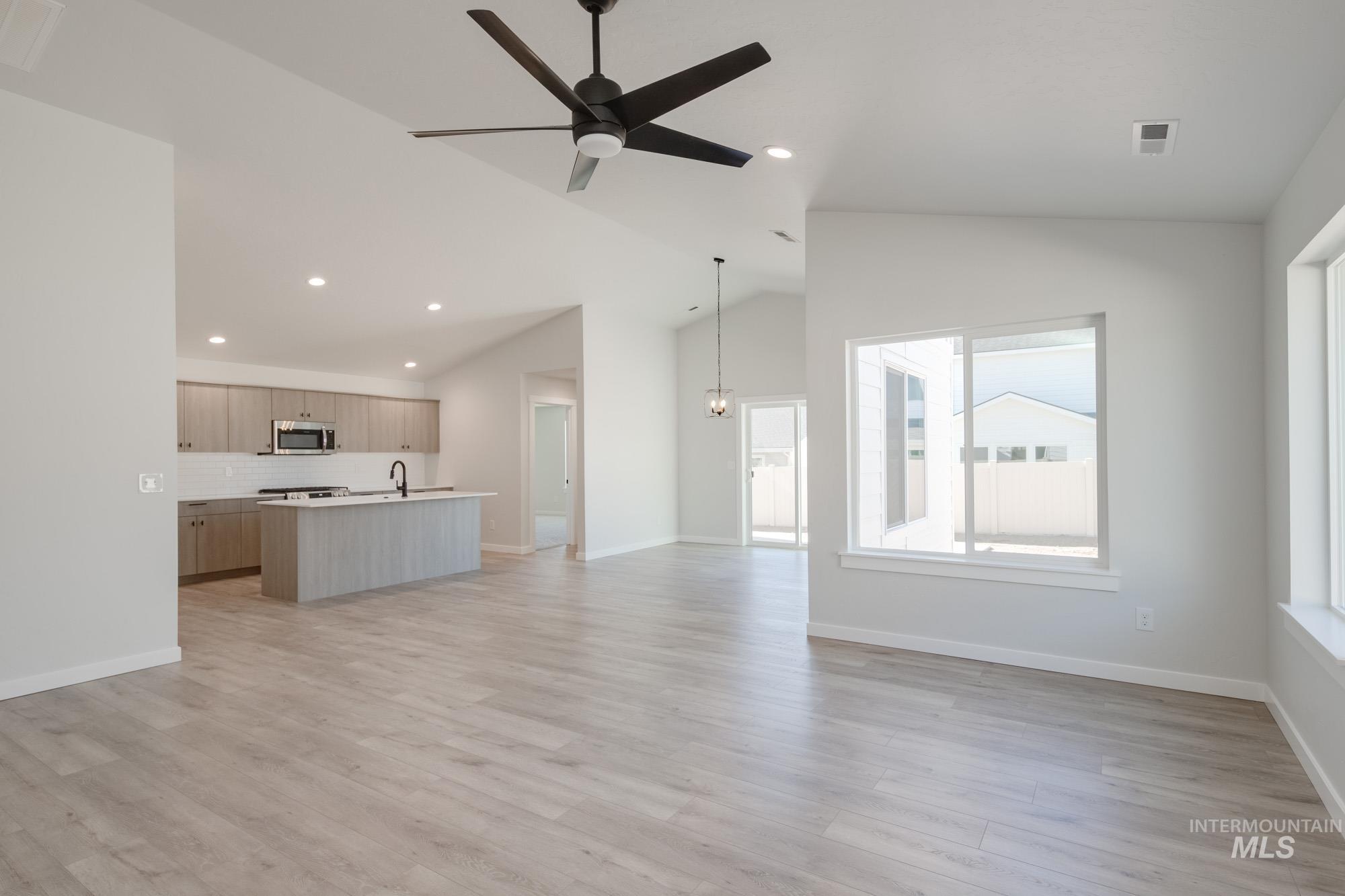 2433 N Silver Wolf Ave, Star, Idaho 83669, 4 Bedrooms, 2 Bathrooms, Residential For Sale, Price $494,990, 98979144