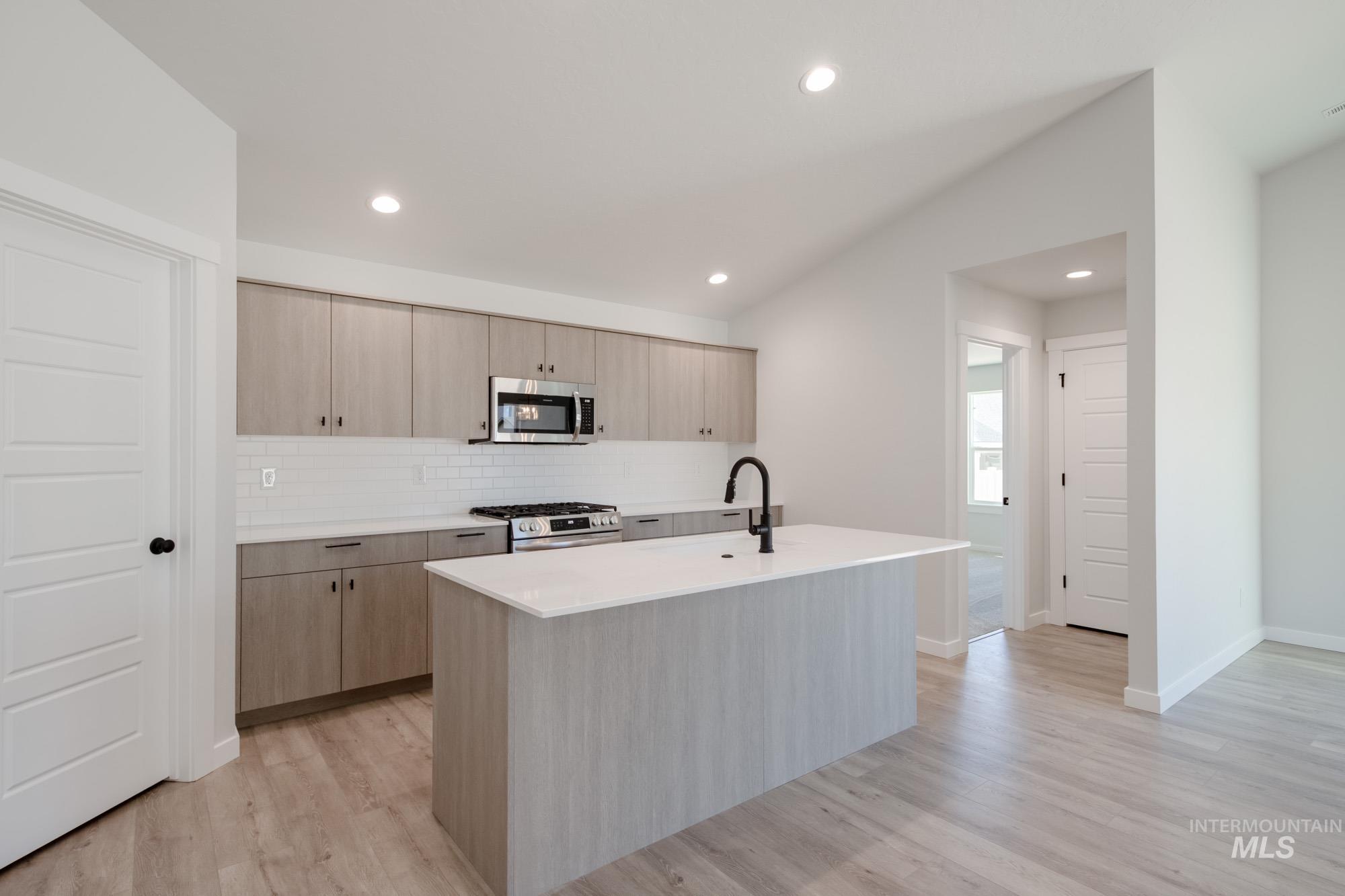 2433 N Silver Wolf Ave, Star, Idaho 83669, 4 Bedrooms, 2 Bathrooms, Residential For Sale, Price $494,990, 98979144