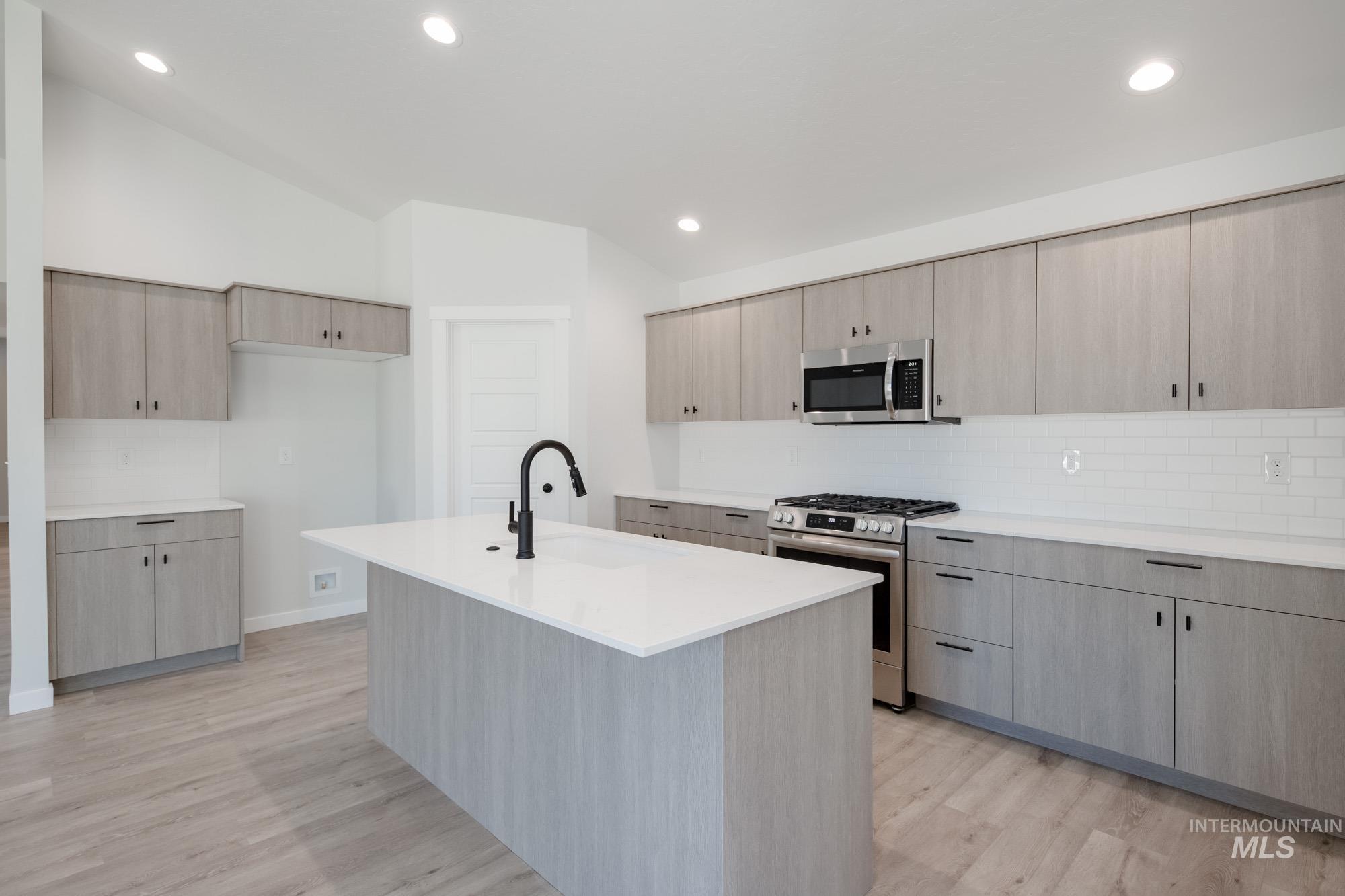 2433 N Silver Wolf Ave, Star, Idaho 83669, 4 Bedrooms, 2 Bathrooms, Residential For Sale, Price $494,990, 98979144