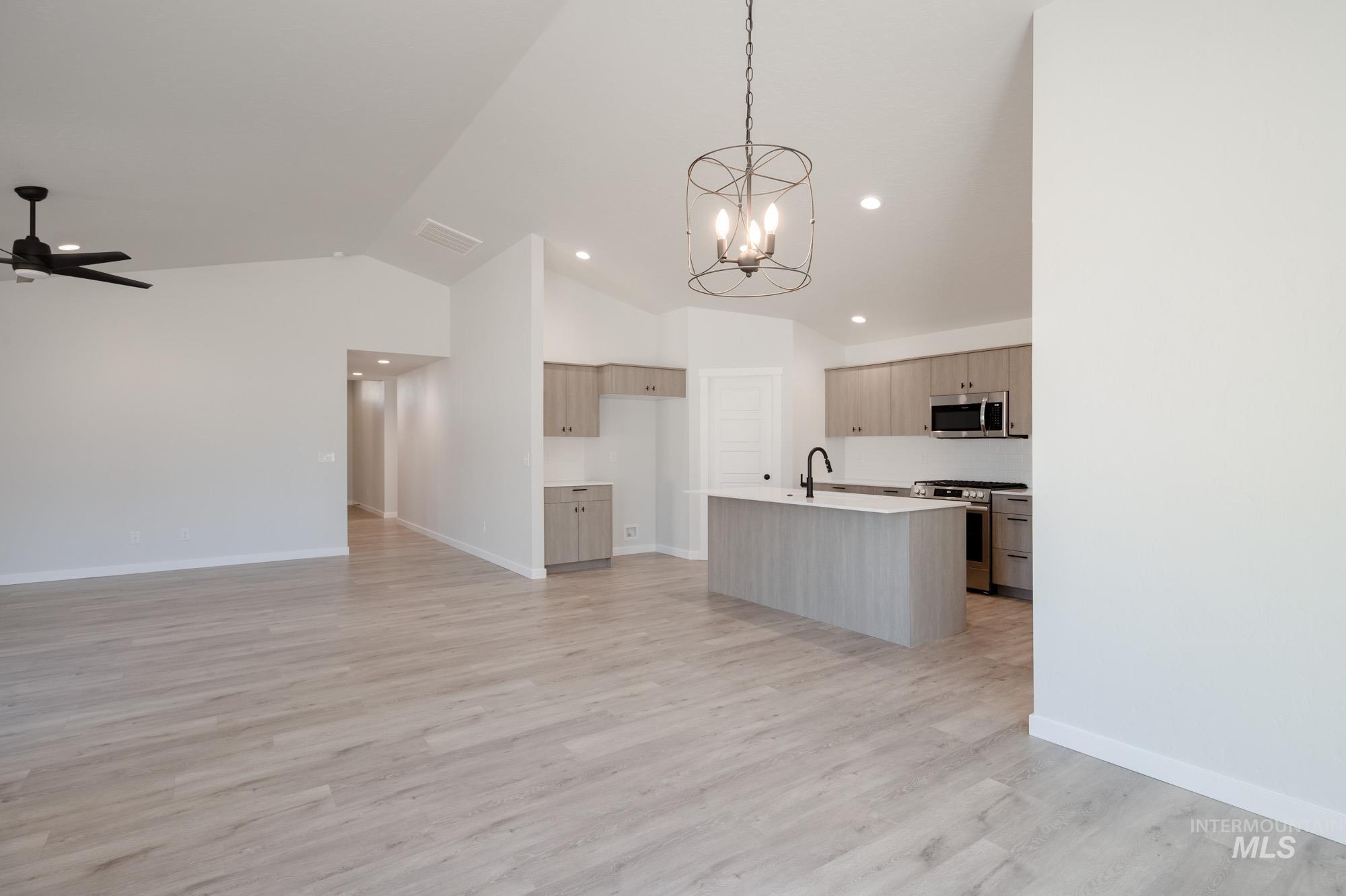 2433 N Silver Wolf Ave, Star, Idaho 83669, 4 Bedrooms, 2 Bathrooms, Residential For Sale, Price $494,990, 98979144