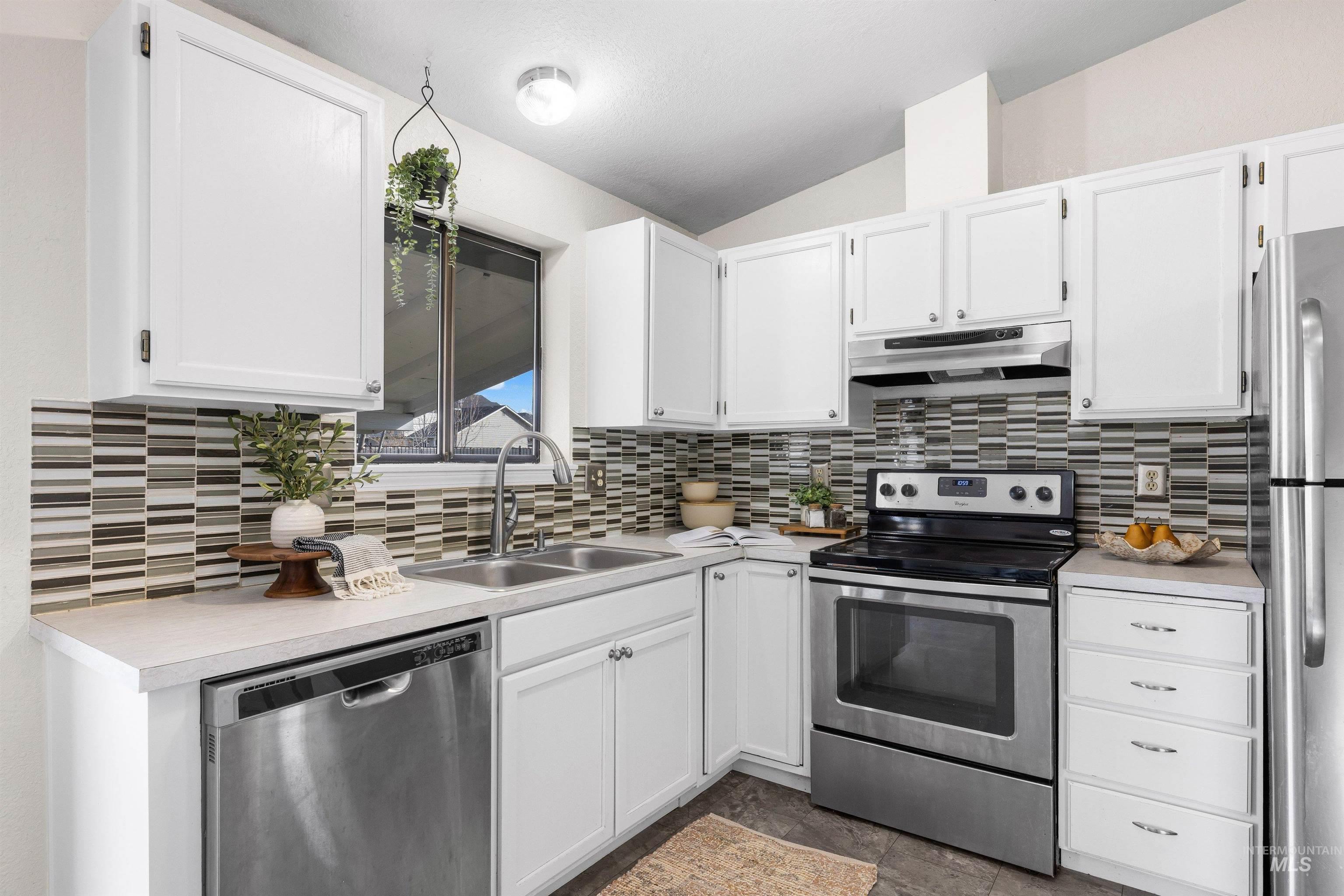 1408 W Lowry Street, Meridian, Idaho 83646, 3 Bedrooms, 2 Bathrooms, Residential For Sale, Price $399,900, 98979145