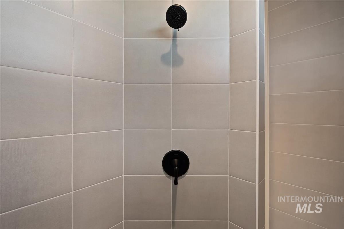 11198 W Tara Iti Ln, Kuna, Idaho 83634-0000, 3 Bedrooms, 2.5 Bathrooms, Residential For Sale, Price $799,880,MLS 98979146