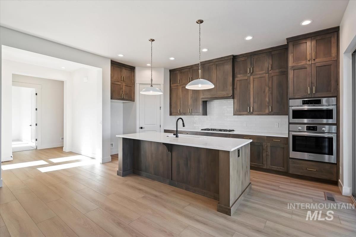 11198 W Tara Iti Ln, Kuna, Idaho 83634-0000, 3 Bedrooms, 2.5 Bathrooms, Residential For Sale, Price $799,880,MLS 98979146