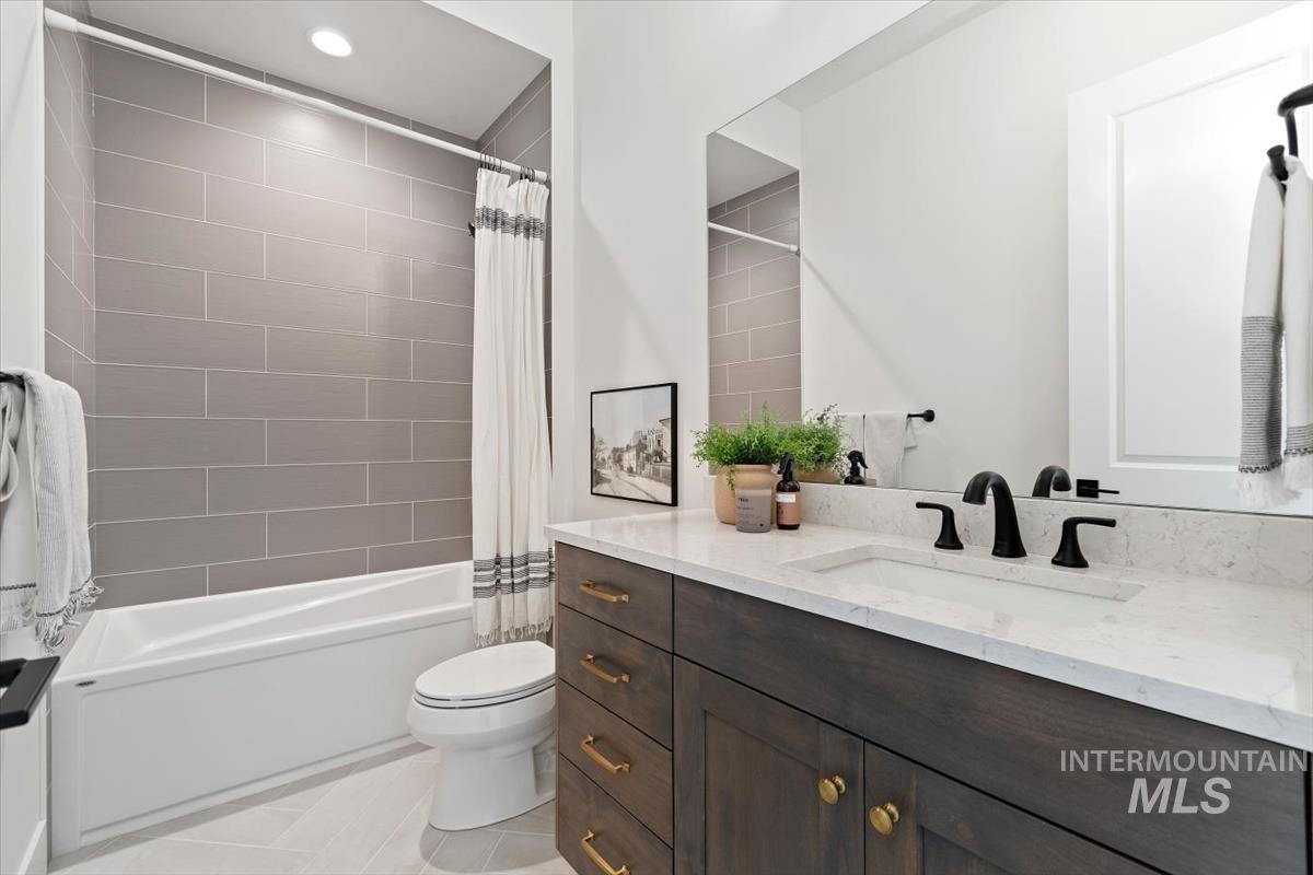 11329 S Corballis Ln., Kuna, Idaho 83634, 3 Bedrooms, 2 Bathrooms, Residential For Sale, Price $749,990, 98979148