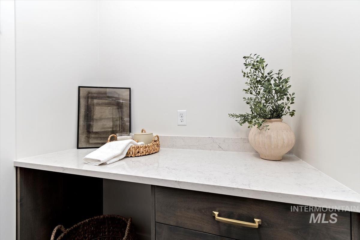 11329 S Corballis Ln., Kuna, Idaho 83634, 3 Bedrooms, 2 Bathrooms, Residential For Sale, Price $749,990, 98979148