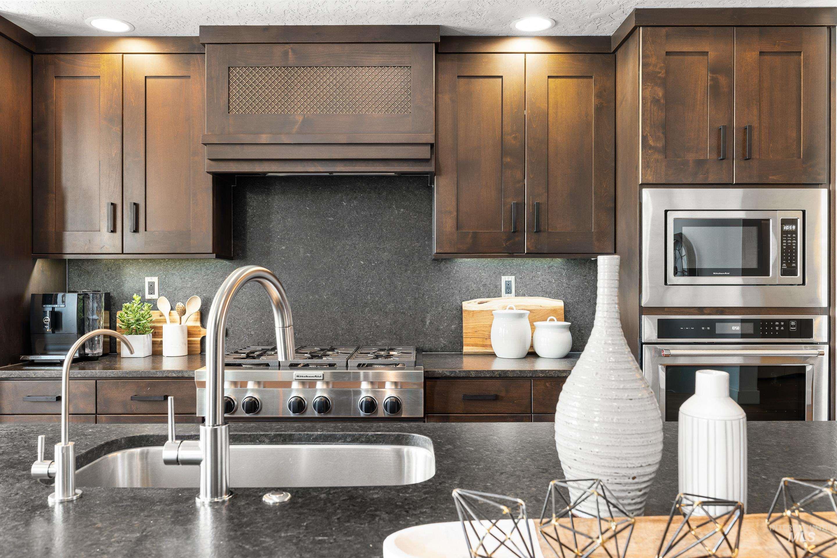 3707 E Parkcenter Blvd, Boise, Idaho 83716, 3 Bedrooms, 3 Bathrooms, Residential For Sale, Price $634,999, 98979151