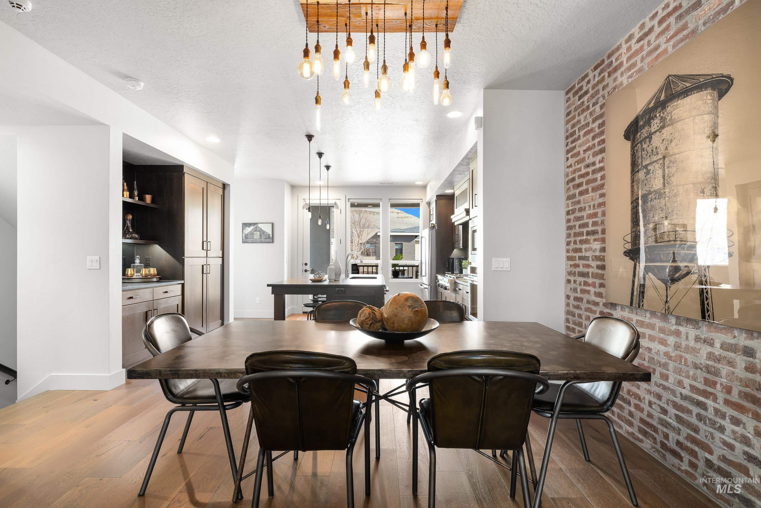 3707 E Parkcenter Blvd, Boise, Idaho 83716, 3 Bedrooms, 3 Bathrooms, Residential For Sale, Price $634,999, 98979151