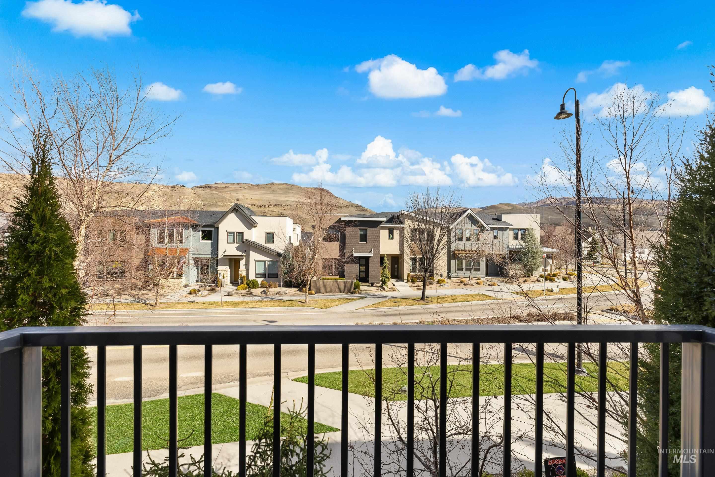 3707 E Parkcenter Blvd, Boise, Idaho 83716, 3 Bedrooms, 3 Bathrooms, Residential For Sale, Price $634,999, 98979151