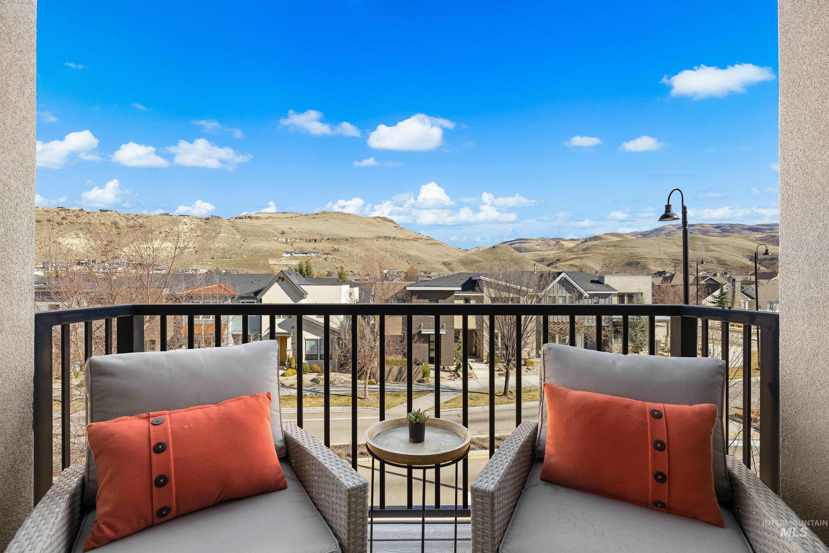 3707 E Parkcenter Blvd, Boise, Idaho 83716, 3 Bedrooms, 3 Bathrooms, Residential For Sale, Price $634,999, 98979151