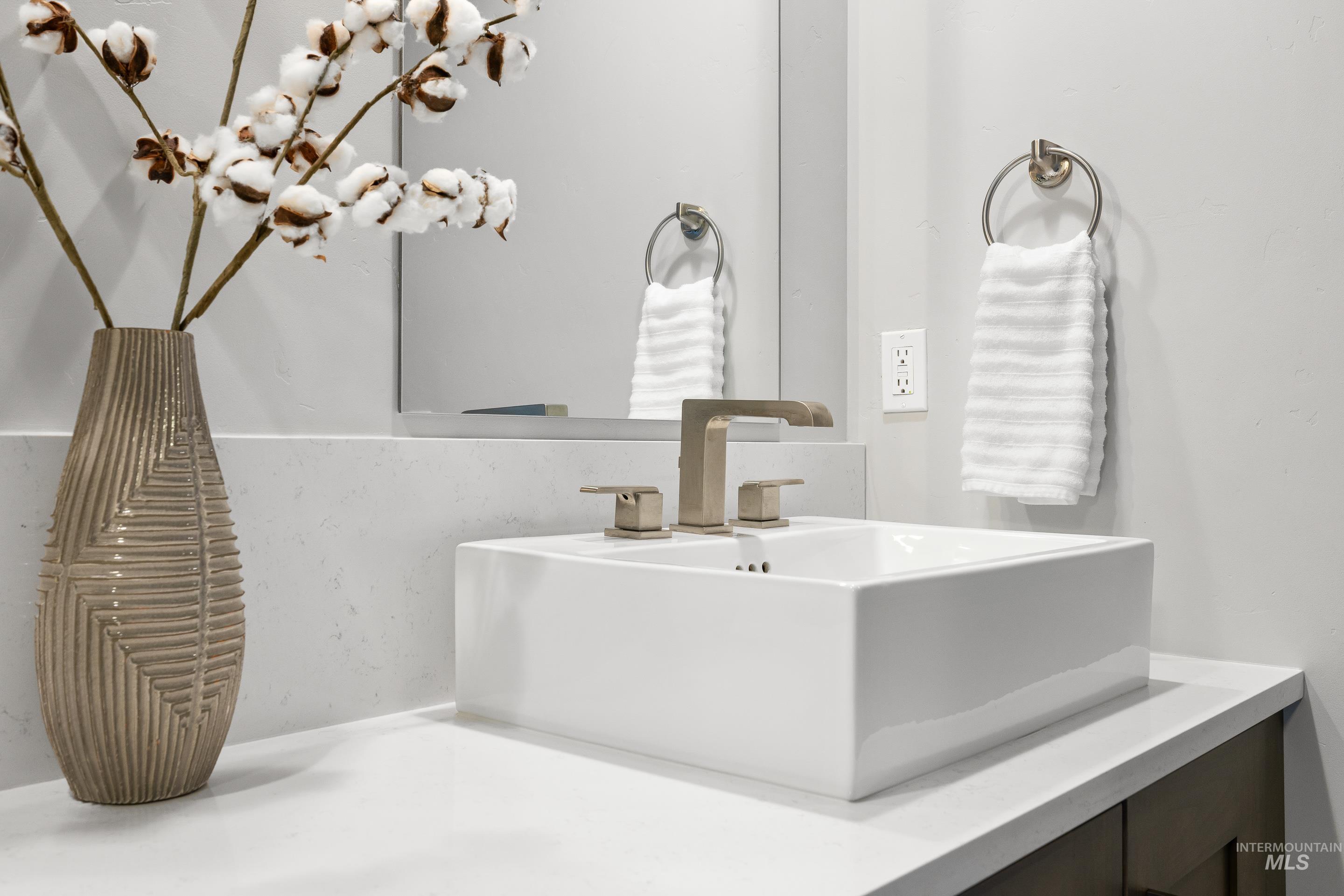 3707 E Parkcenter Blvd, Boise, Idaho 83716, 3 Bedrooms, 3 Bathrooms, Residential For Sale, Price $634,999, 98979151